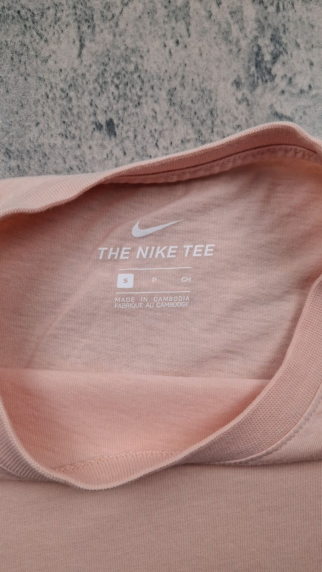 Tee shirt rose Logo nike brodee blanc Taille S